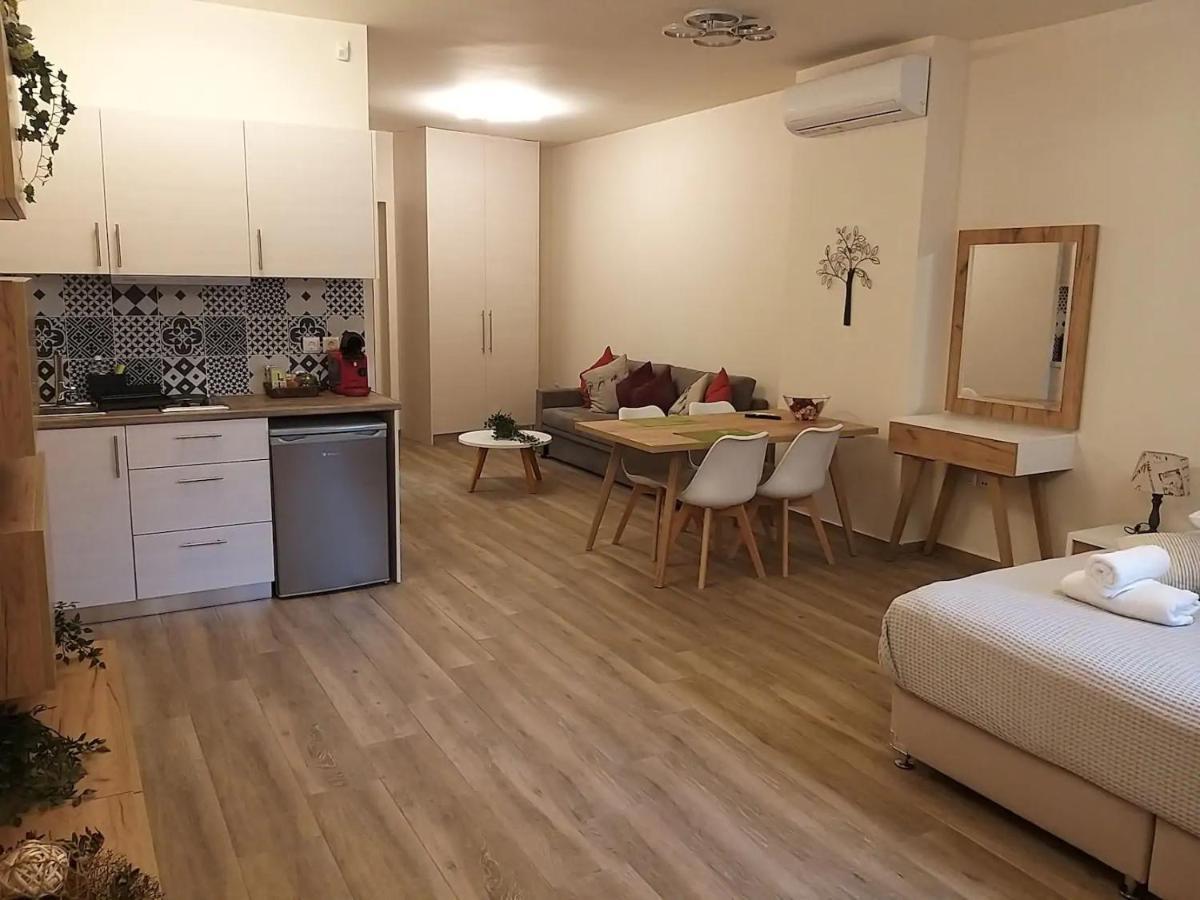 Amazing @ Monastiraki Subway Station Apartment *